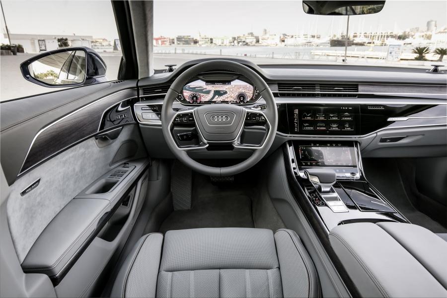 Торпедо Audi A8 55 TFSI Quattro (D5) 2017 года  (WW) (фото 24 из 40)